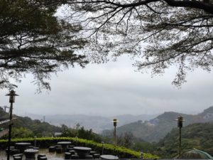 猫空のお茶屋さんから見えた台北市内は曇り