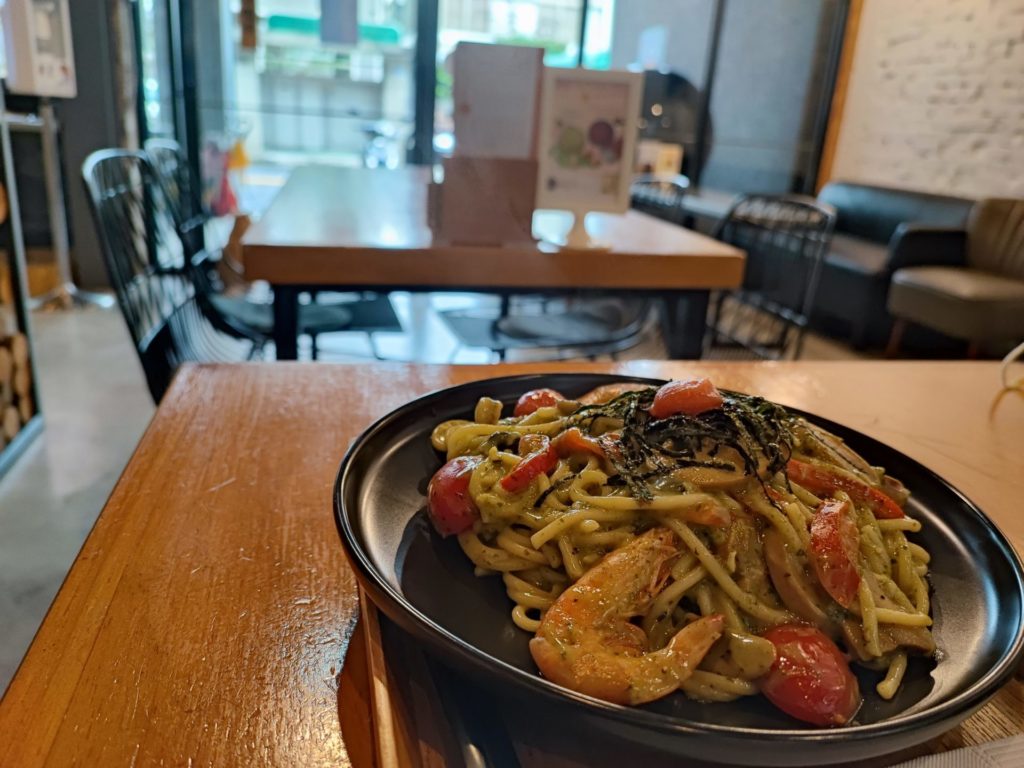 カフェ「路地」のシーフード明太子パスタ